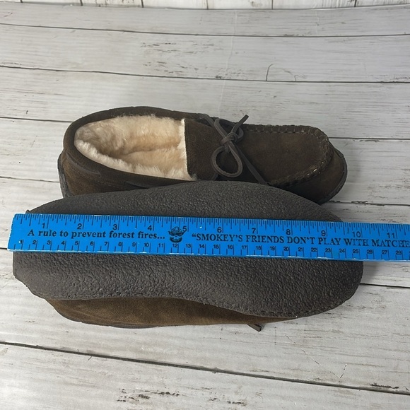 NWOT Unisex Vineyard Vines Brown Sherpa Lined Suede Slipper - Picture 8 of 9